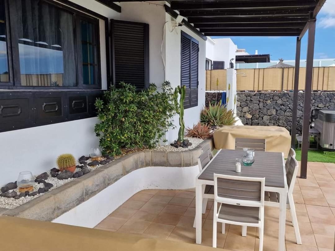 Villa Juanita, Puerto Del Carmen, Lanzarote Tias Luaran gambar