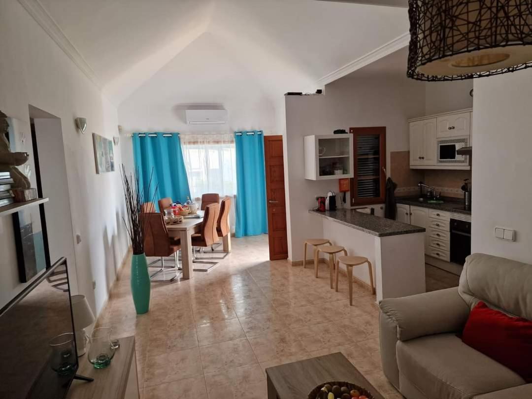 Villa Juanita, Puerto Del Carmen, Lanzarote Tias Luaran gambar