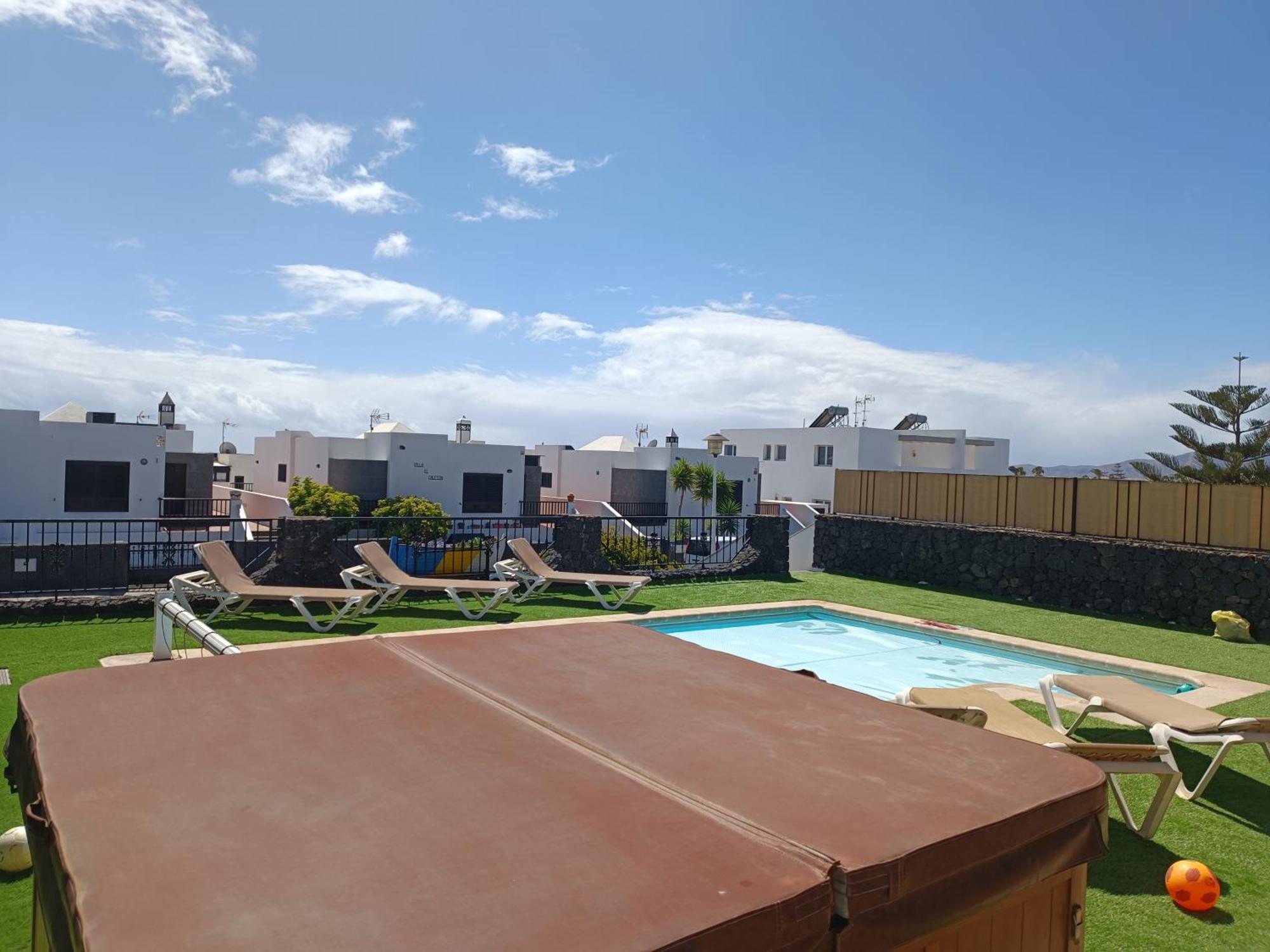 Villa Juanita, Puerto Del Carmen, Lanzarote Tias Luaran gambar
