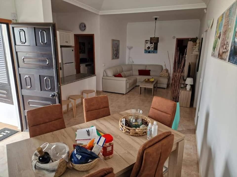 Villa Juanita, Puerto Del Carmen, Lanzarote Tias Luaran gambar