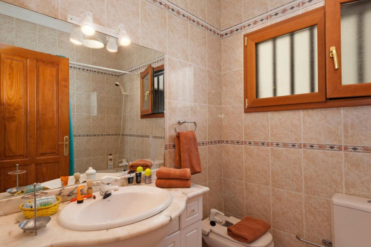 Villa Juanita, Puerto Del Carmen, Lanzarote Tias Luaran gambar